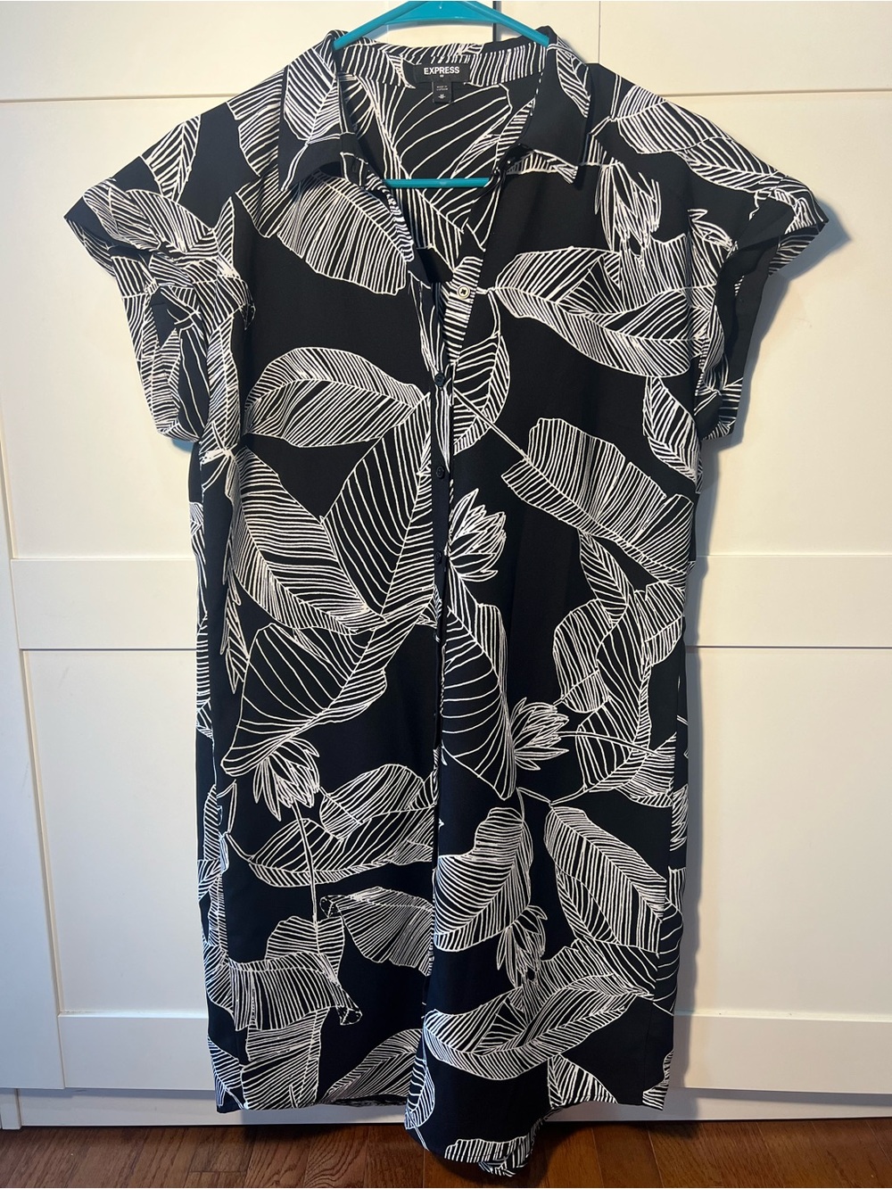 Express Black and White Leaf-Print Midi Dress